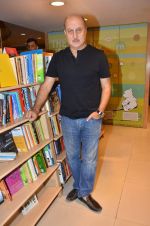 Anupam Kher at the book launch of Komal Mehta in Crossword, Mumbai on 28th June 2012 (48).JPG